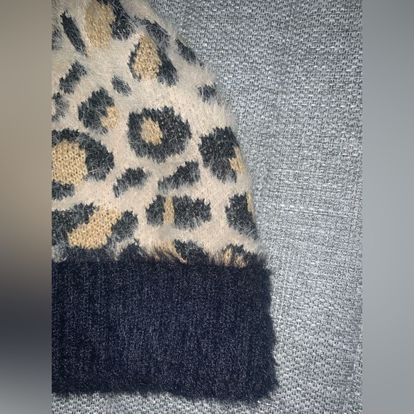 Express black and tan leopard soft fuzzy winter hat with‎ Pom Pom one size - Picture 3 of 6